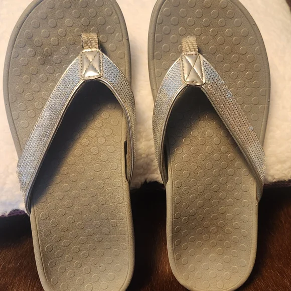Vionic Women's Gray Sandals - Picture 1 of 2
